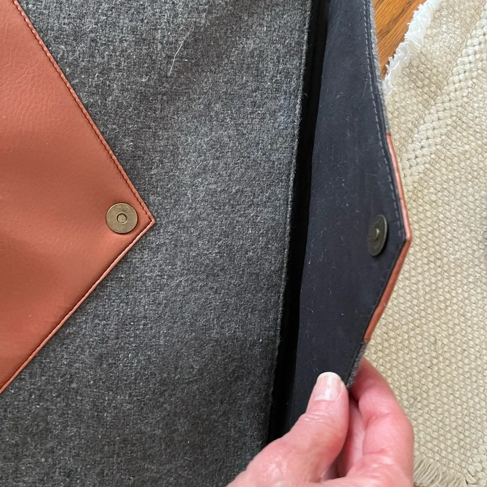 Stylish Gray and Cognac Men's laptop case.